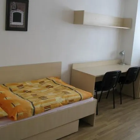 Uninova Hostel *